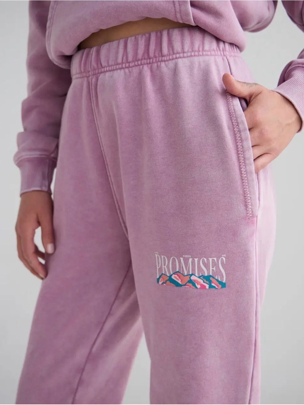 Elevated Faith Women's Pink 'Promises' Graphic Joggers